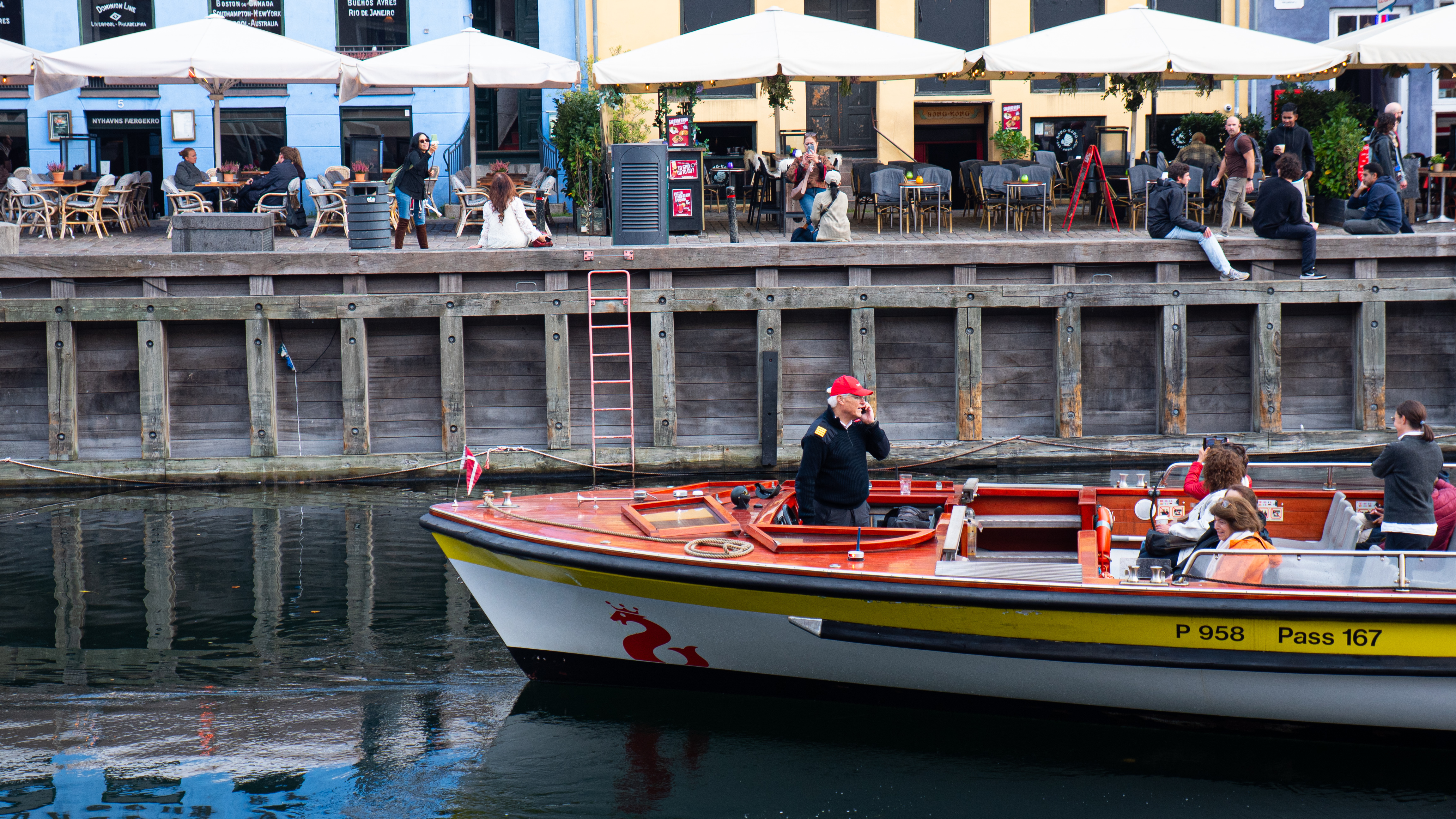 En båd i Københavns havn